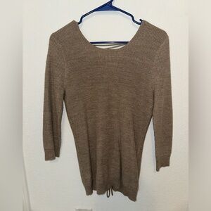 LONG SLEEVE SWEATER WITH UNIQUE BACK